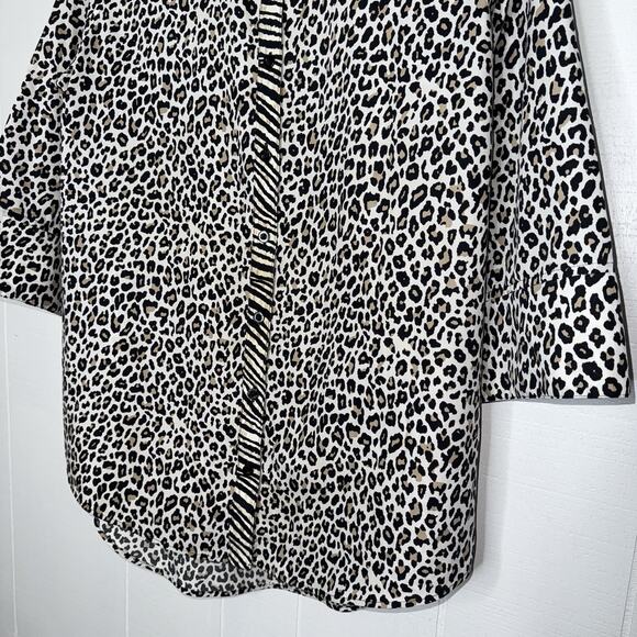 Chico’s Women’s No Iron Cotton Leopard Top Button Up Size 2 Large - Picture 4 of 6